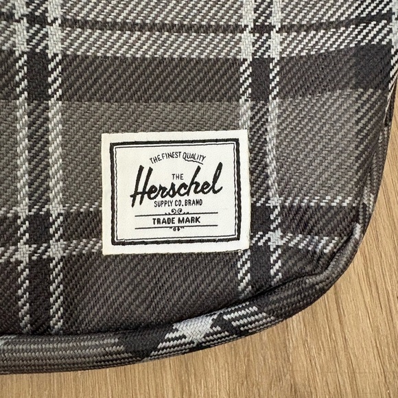 Herschel Supply Co  Fifteen Fanny Pack Grey Plaid Canvas Hip Belt Waist Bag - Picture 2 of 7